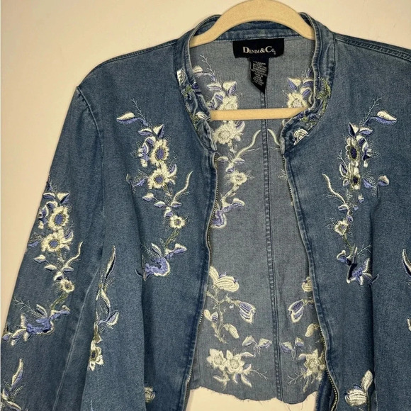 VTG Denim & Co. Cottage Core Denim Jacket 
 Blue Floral Embroidered Cotton - Picture 10 of 15